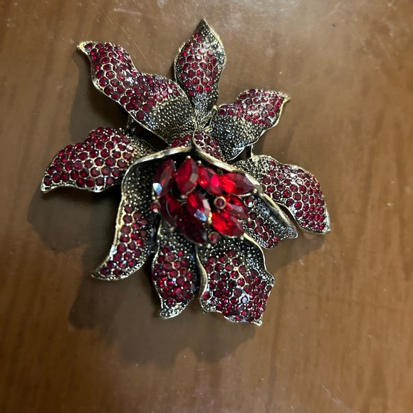 Elegant Red and Silver Floral Brooch! - Picture 3 of 11
